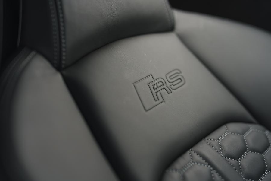 Детали интерьера Audi RS4 Avant (B9) 2020 года  (UK) (фото 16 из 99)